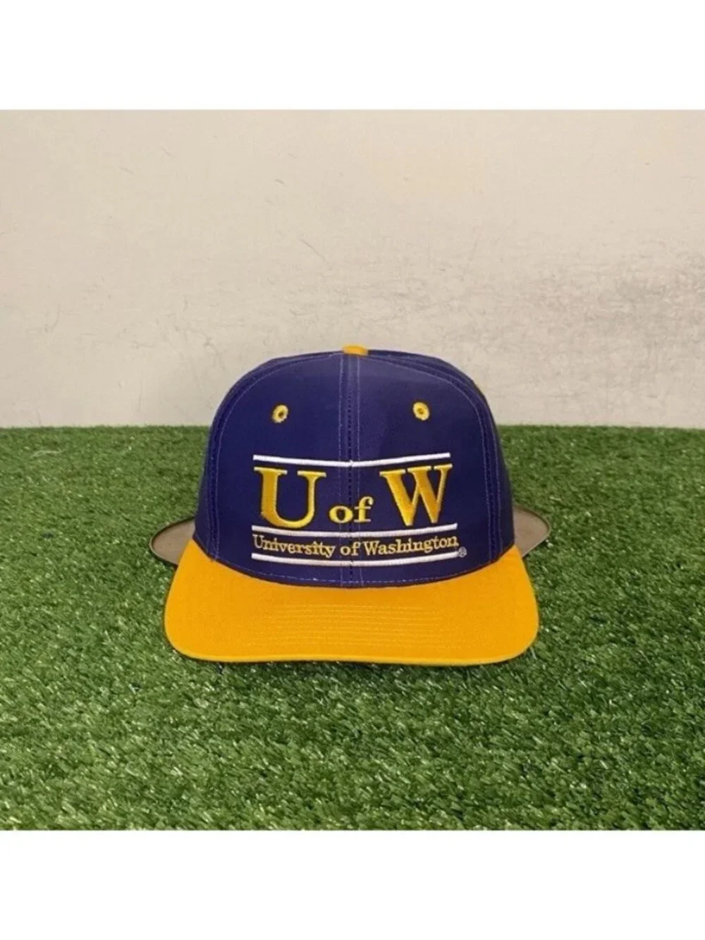 Vintage Washington Huskies hat cap snap back purple gold the game split bar mens